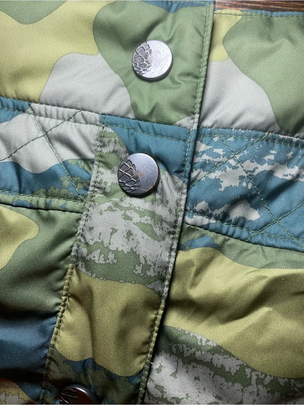 EUC Stio Skycrest Insulated Green Neutral Camo Quilted Snap-Front Skirt Mini